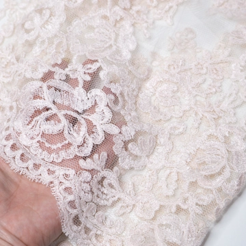 Кружево на сетке с кордом светло-бежевое