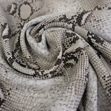 Вискоза штапель с змеиным принтом