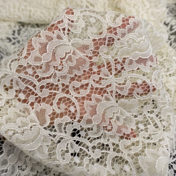 Кружево сливочное Alb Guegain с кордом