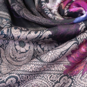 Вискоза плательная черно-сиреневый принт 1,2 м