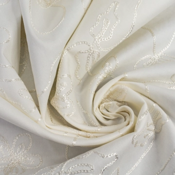 Хлопок молочный костюмный c вышивкой нитью