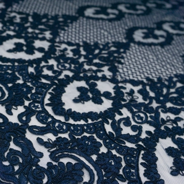 Вышивка на сетке синяя с узором прованс